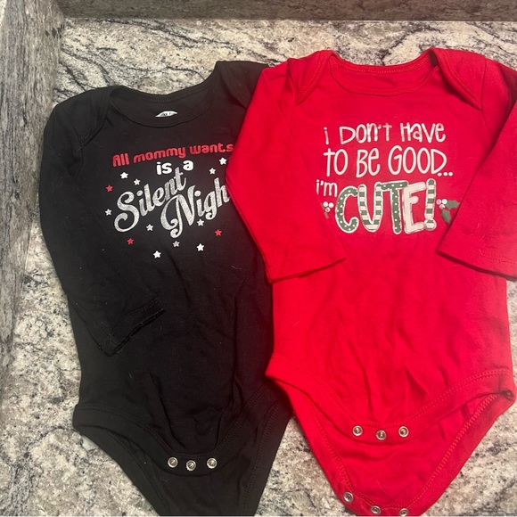 Bundle of 2 Long Sleeve Christmas Baby Onesies Sz 12 month - Picture 1 of 3